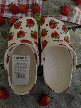 CROCS Classic Clogs-Strawberry Print